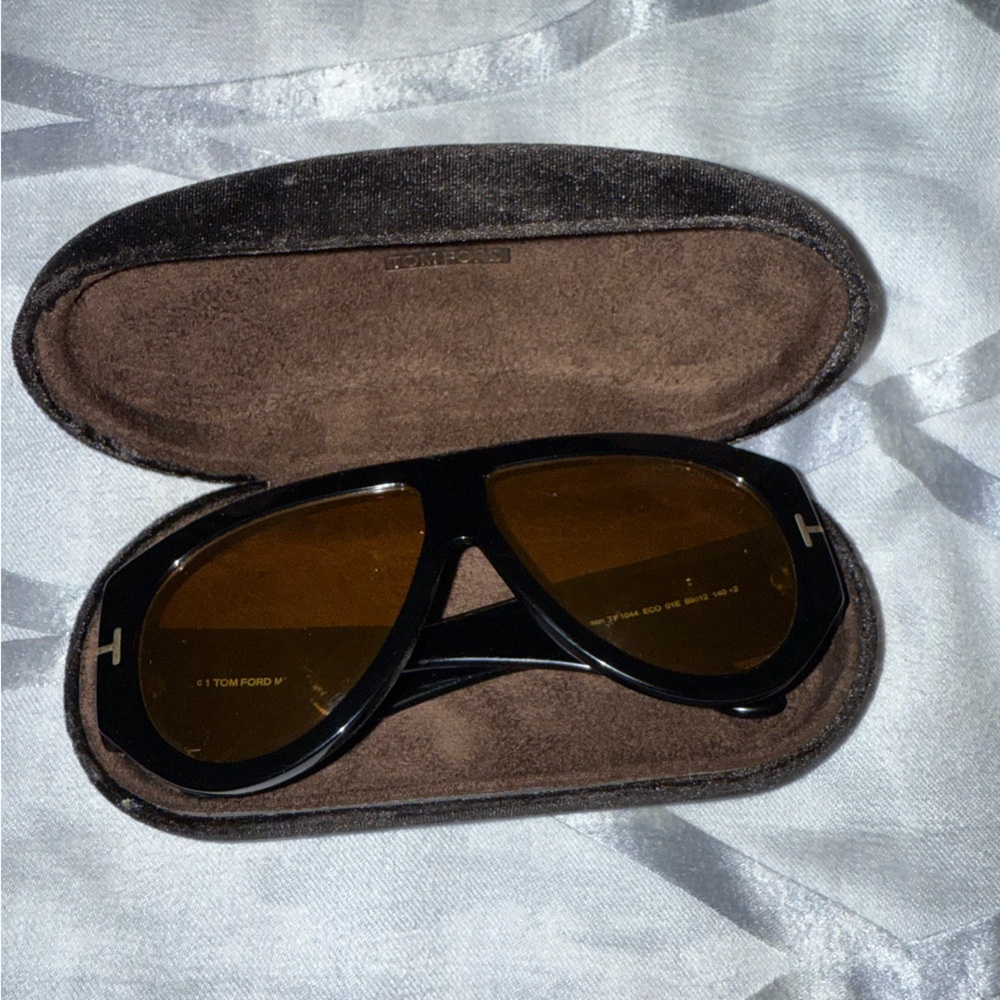 Tom Ford Black Frame Sunglasses with Amber Lenses - Picture 4 of 9